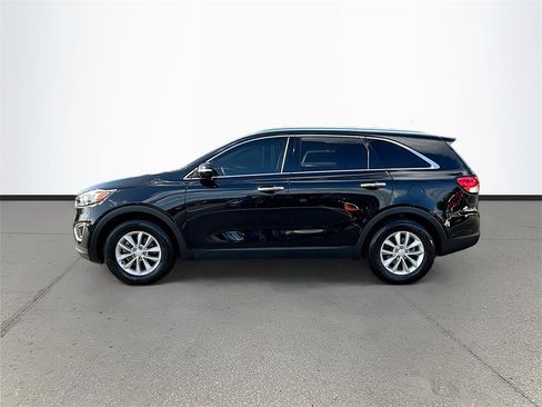Used 2017 Kia Sorento LX image 4