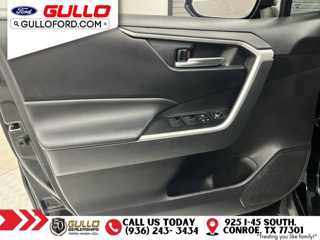 Used 2021 Toyota RAV4 XLE Premium FWD image 18