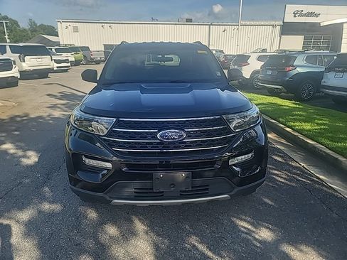Used 2020 Ford Explorer XLT w/ Equipment Group 202A RWD image 2