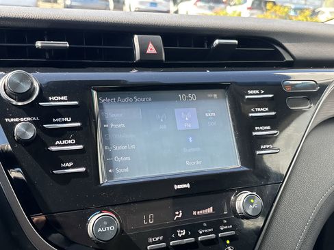 Used 2020 Toyota Camry SE FWD image 18