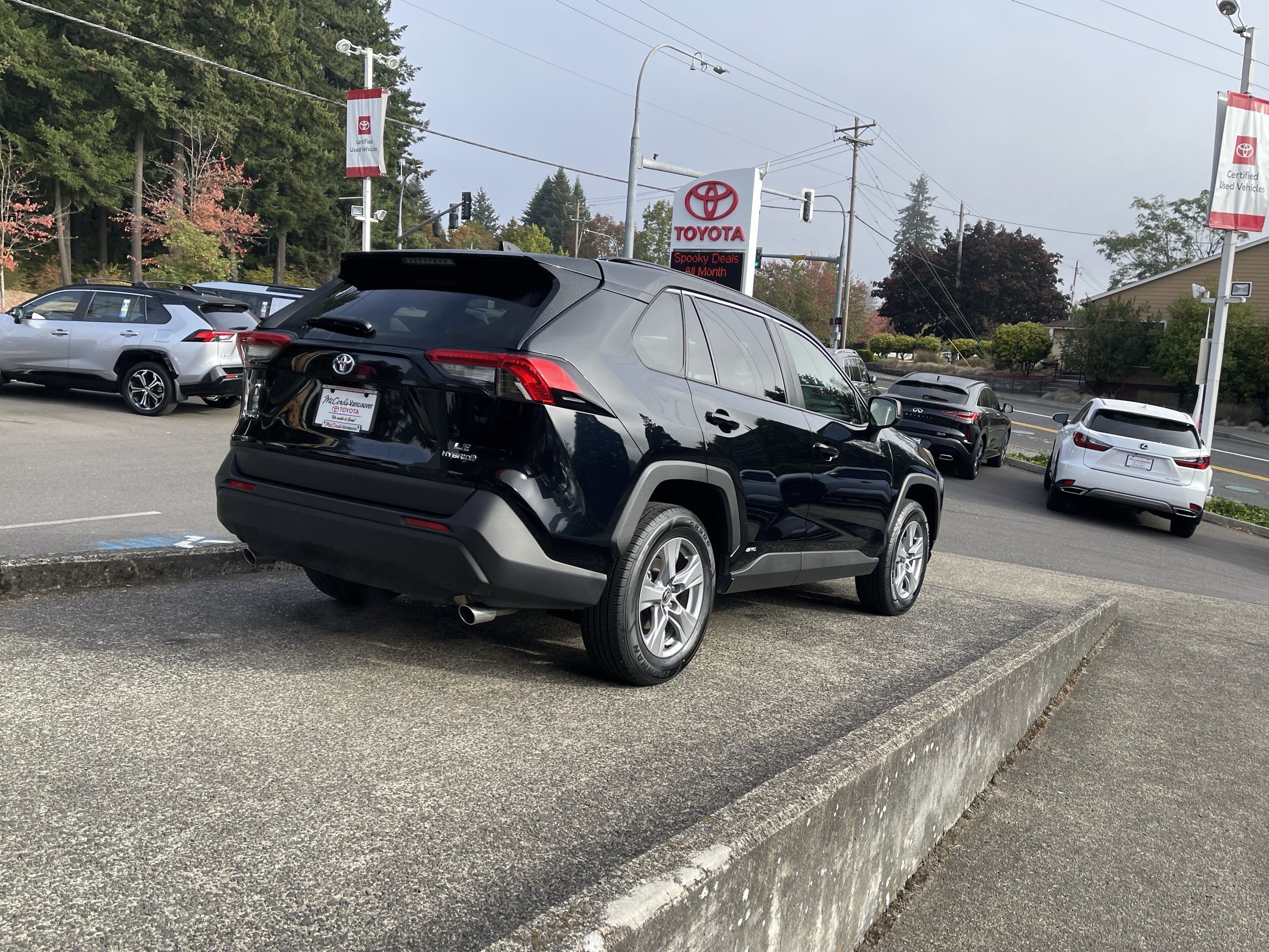 Certified 2023 Toyota RAV4 LE AWD/4WD image 8