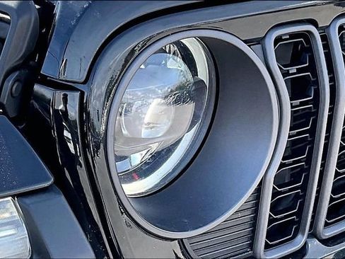 Used 2024 Jeep Wrangler Unlimited Rubicon 392 image 33