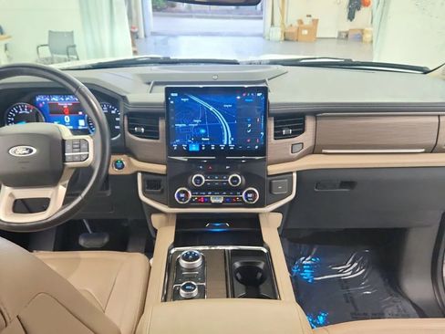 Used 2024 Ford Expedition Limited image 36