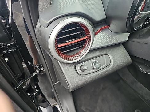 Used 2025 Chevrolet Trax RS w/ Sunroof Package image 10