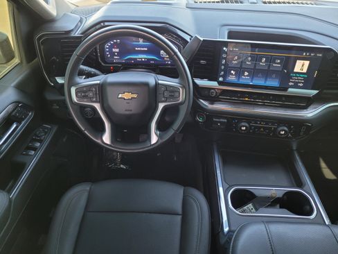 Used 2024 Chevrolet Silverado 2500 LTZ w/ LTZ Convenience Package image 17