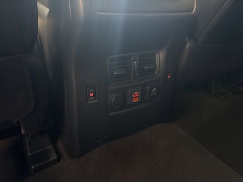 Used 2021 Nissan Titan PRO-4X w/ Pro-4x Convenience Package image 12