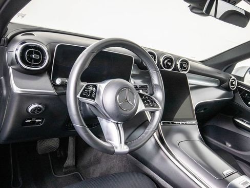 Used 2024 Mercedes-Benz GLC 300 image 17