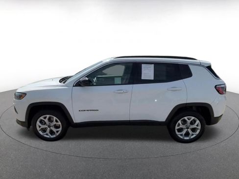 Used 2025 Jeep Compass Latitude AWD/4WD image 9