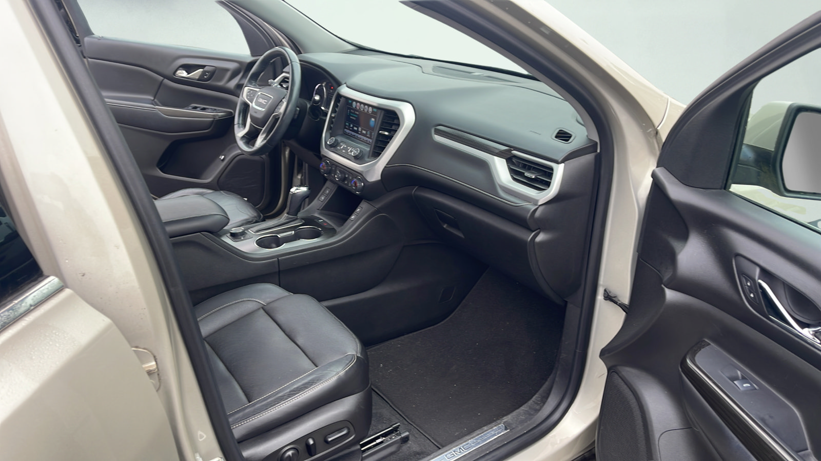 Used 2017 GMC Acadia SLT AWD/4WD image 18