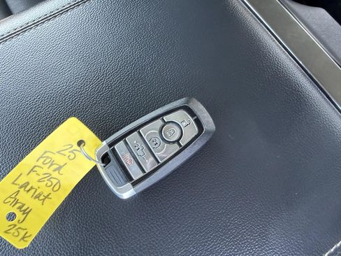 Used 2025 Ford F250 Lariat AWD/4WD image 48