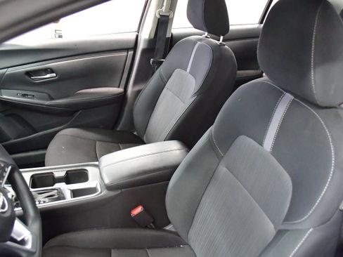 Used 2025 Nissan Sentra SV FWD image 9