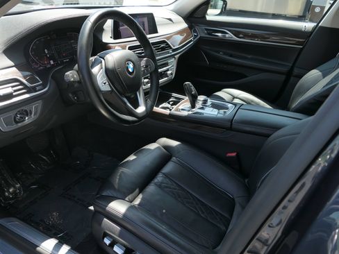 Used 2020 BMW 740i w/ Premium Package RWD image 12