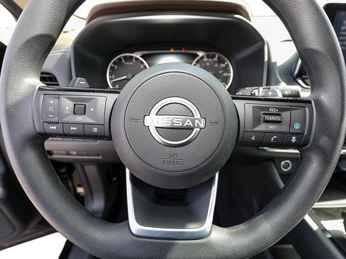 Used 2023 Nissan Rogue SV image 16