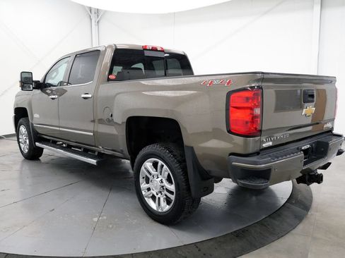 Used 2015 Chevrolet Silverado 2500 High Country w/ High Country Premium Package AWD/4WD image 5