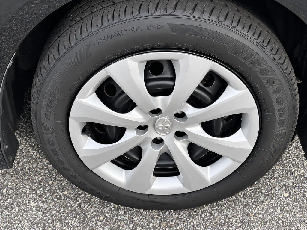 Used 2025 Toyota Corolla LE FWD image 9