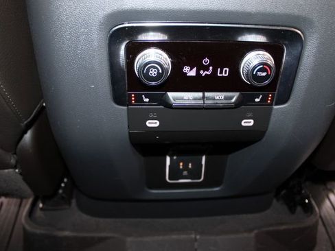 Used 2022 GMC Yukon XL Denali image 23