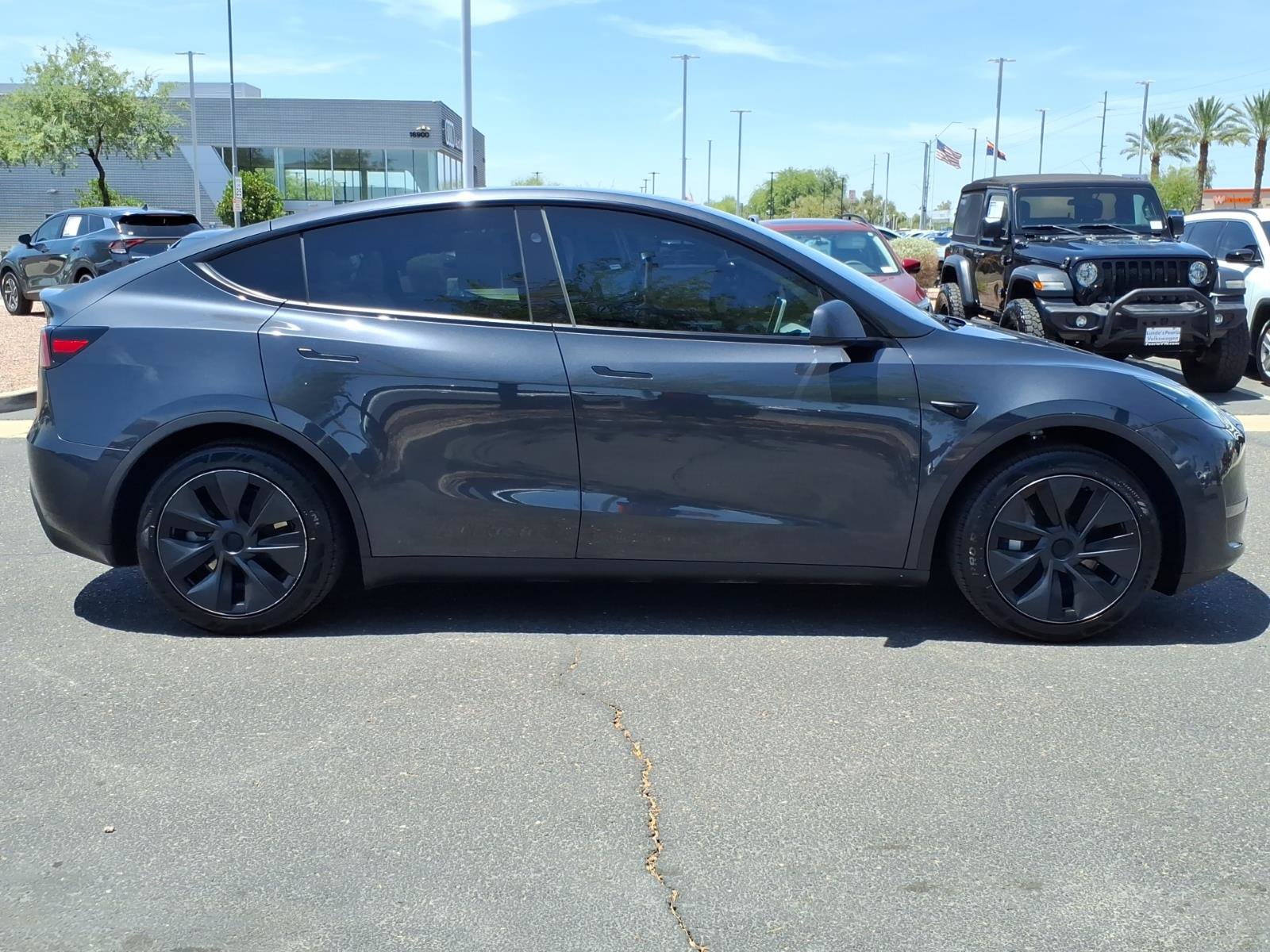 Used 2025 Tesla Model Y Long Range RWD image 8