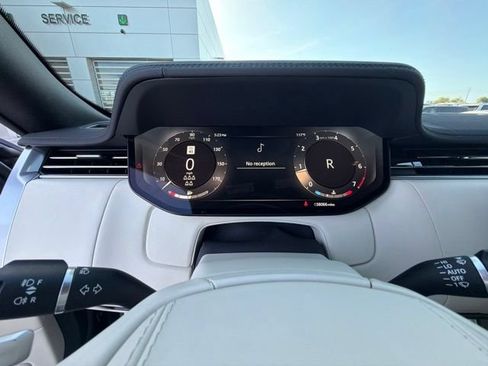 Used 2023 Land Rover Range Rover Long Wheelbase SE AWD/4WD image 7