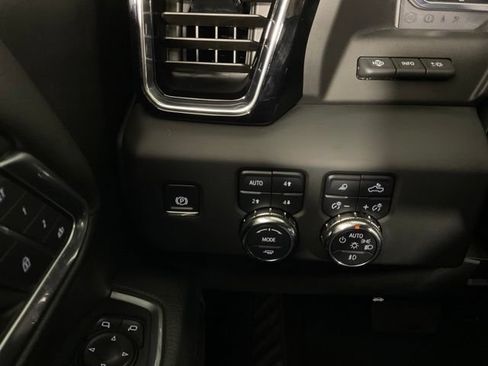 Used 2025 GMC Sierra 2500 Denali w/ Denali Reserve Package AWD/4WD image 26