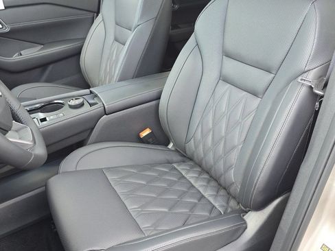 New 2026 Nissan Rogue Platinum AWD/4WD image 16