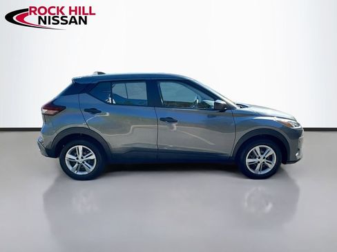 Used 2021 Nissan Kicks S image 8