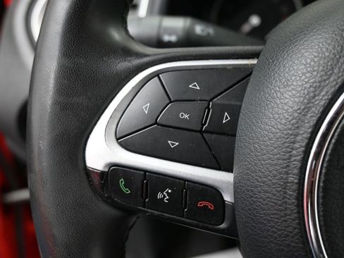 Used 2020 Jeep Renegade Latitude FWD image 30