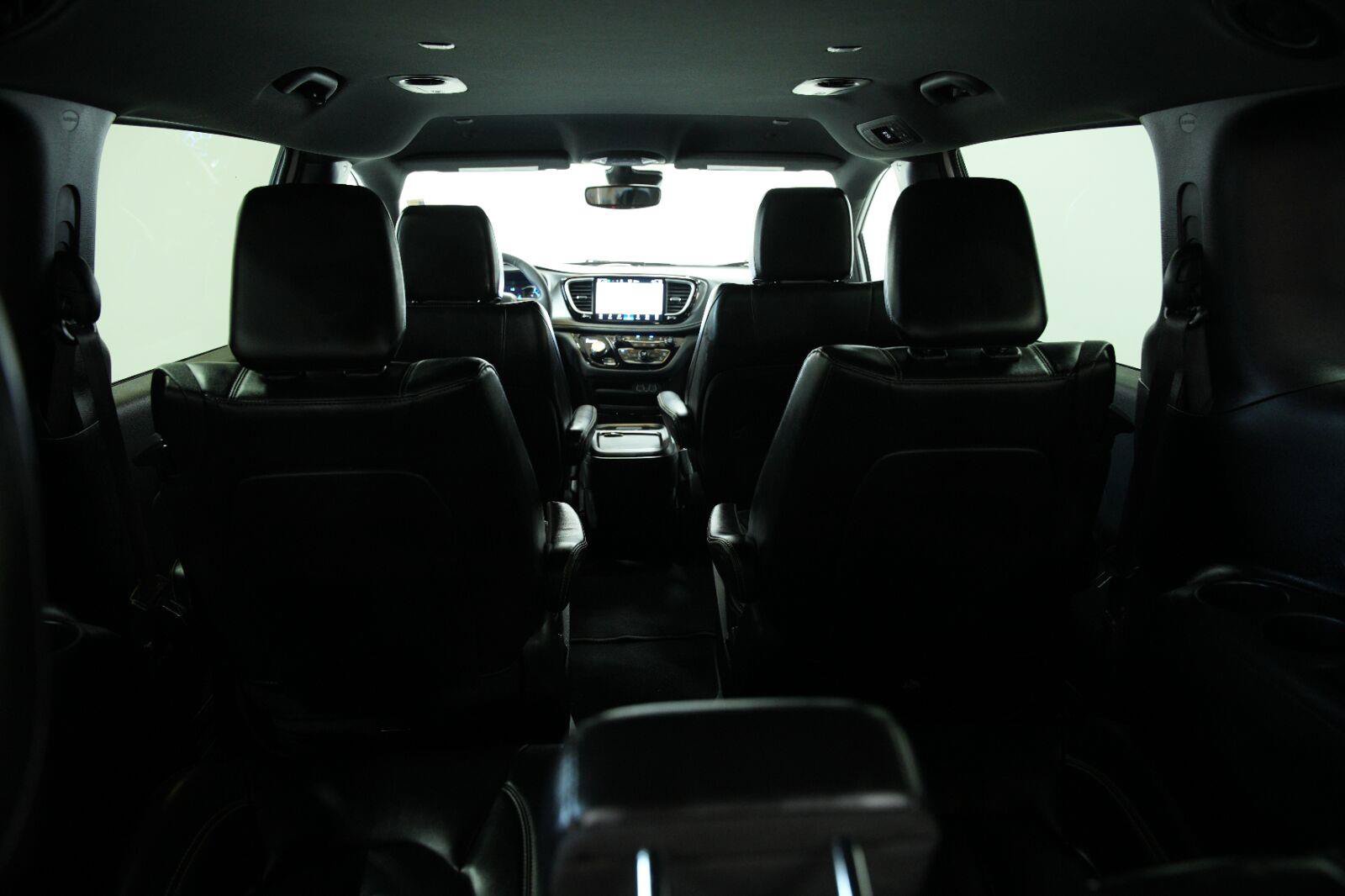 Used 2024 Chrysler Pacifica Limited FWD image 17
