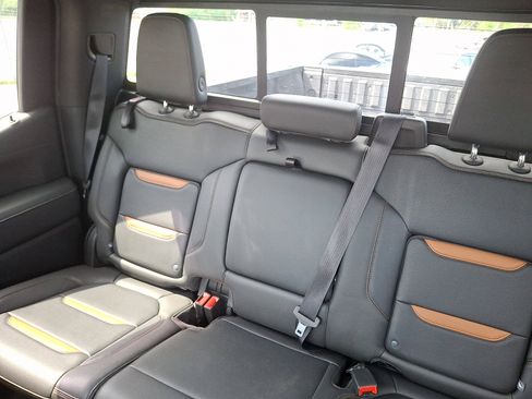 Used 2020 GMC Sierra 1500 AT4 w/ Off-Road Performance Package image 18