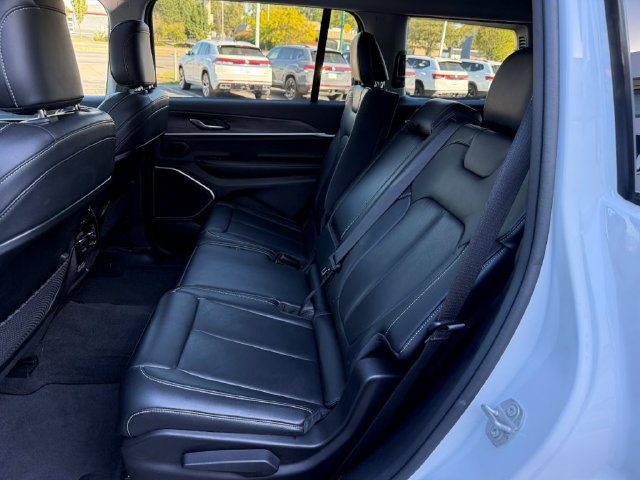 Used 2021 Jeep Grand Cherokee L Limited w/ Trailer Tow Group (B) AWD/4WD image 18