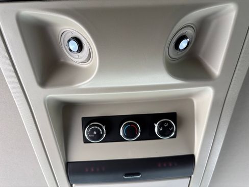Used 2014 Chrysler Town & Country Limited FWD image 6