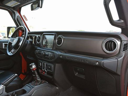 Used 2018 Jeep Wrangler Unlimited Rubicon w/ Dual Top Group image 29