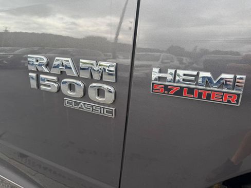 Used 2019 RAM 1500 Classic SLT AWD/4WD image 10