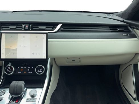 Used 2024 Jaguar XF R-Dynamic SE image 19