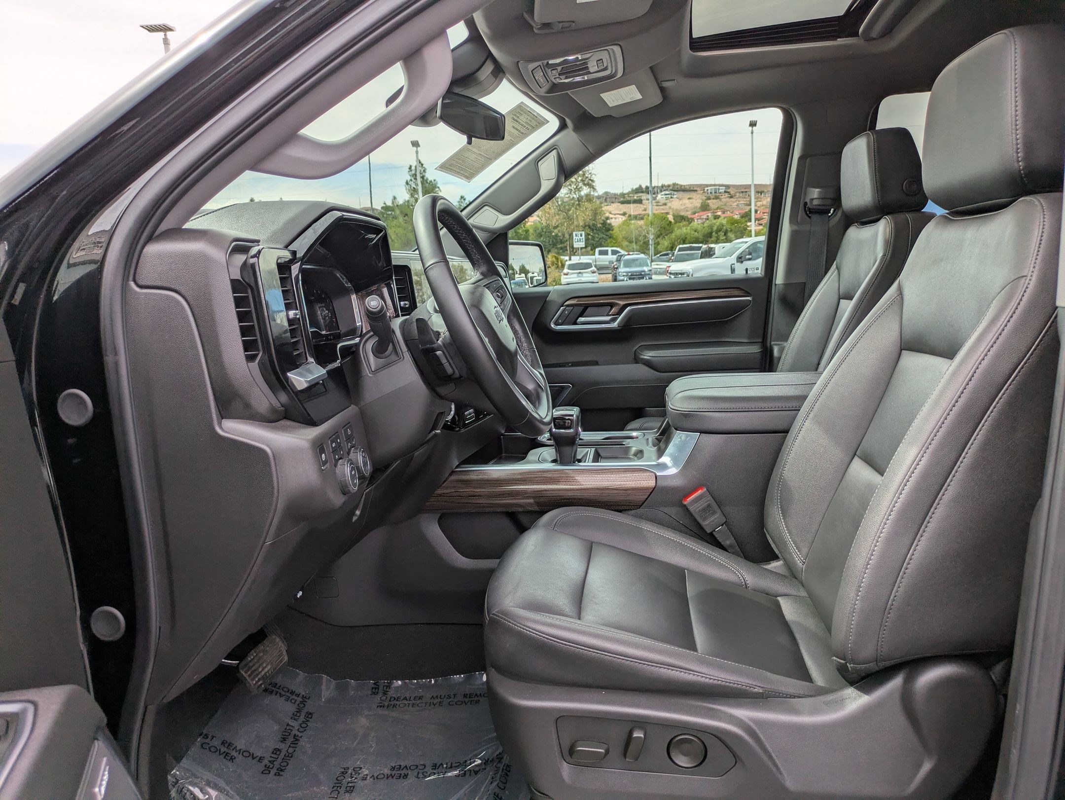 Used 2025 Chevrolet Silverado 1500 LT Trail Boss w/ Convenience Package II AWD/4WD image 15