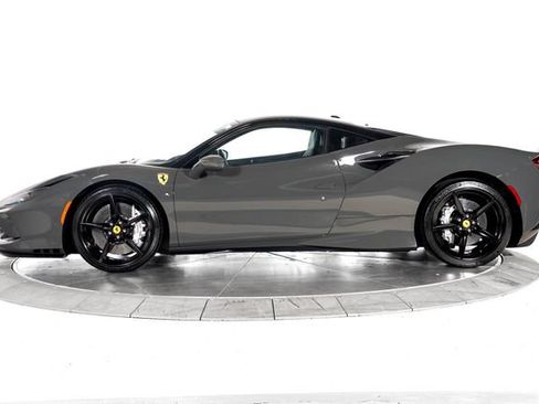 Certified 2022 Ferrari F8 Tributo RWD image 3