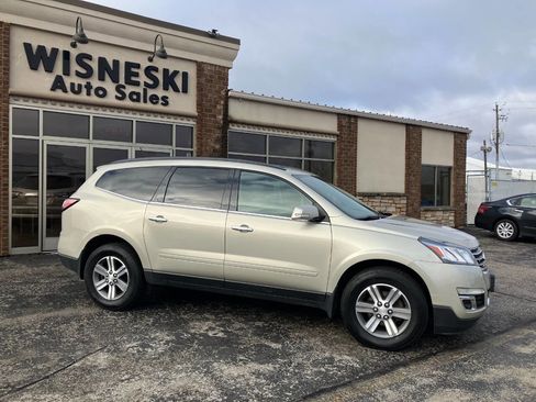 Used 2015 Chevrolet Traverse LT image 2