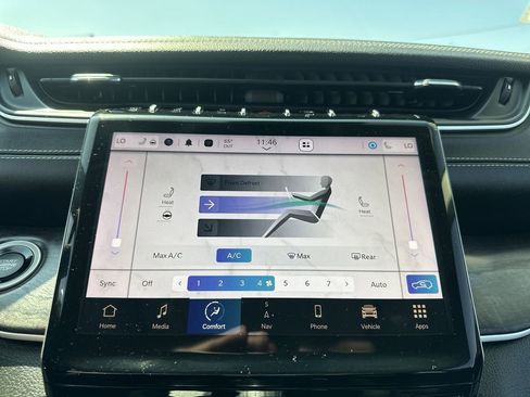 Used 2023 Jeep Grand Cherokee Limited w/ Black Appearance Package image 27