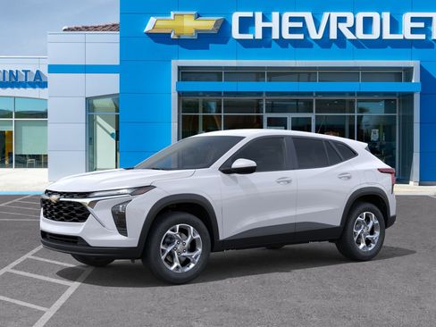 New 2026 Chevrolet Trax LS w/ LS Convenience Package FWD image 2