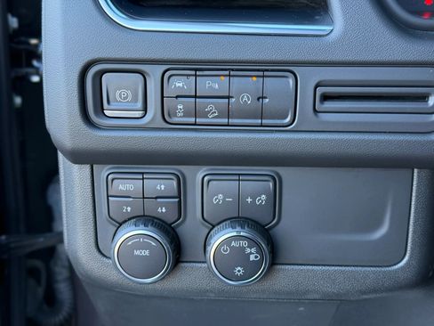 Used 2023 Chevrolet Suburban Premier AWD/4WD image 16