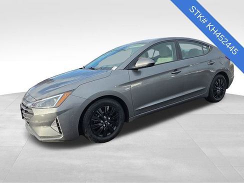 Used 2019 Hyundai Elantra SE image 3