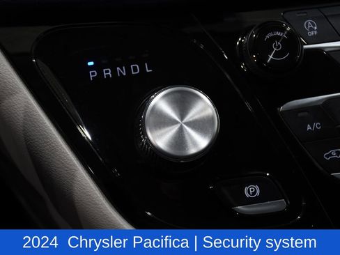 Used 2024 Chrysler Pacifica Touring-L image 24