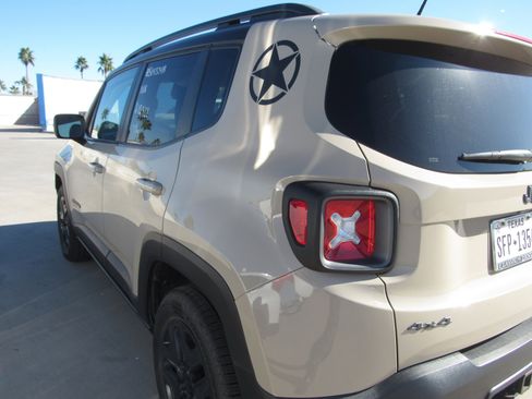 Used 2017 Jeep Renegade Trailhawk image 3