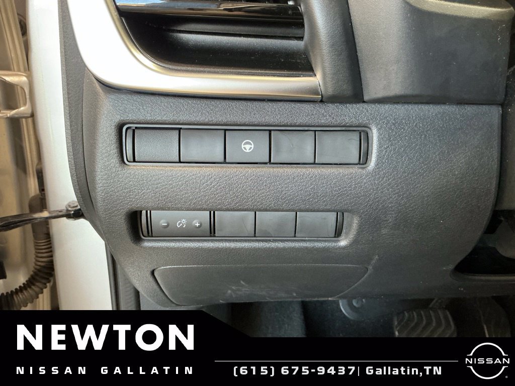 Used 2022 Nissan Rogue SV FWD image 31