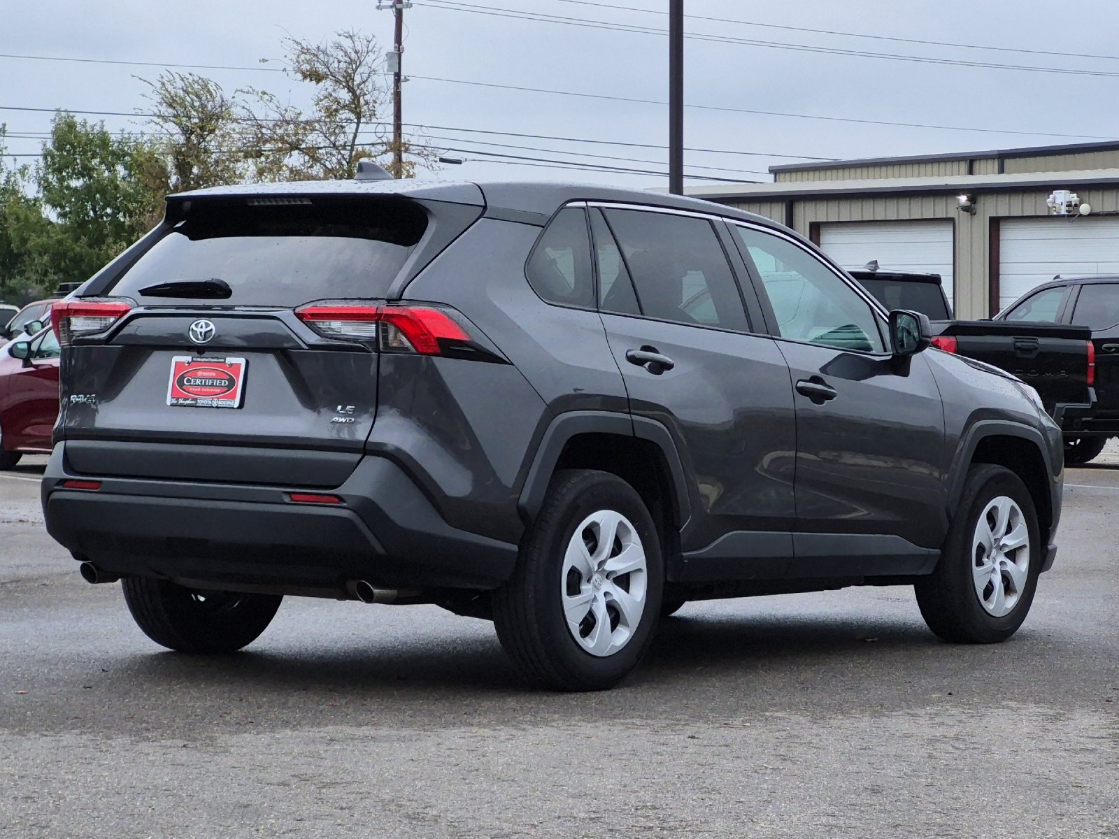 Used 2025 Toyota RAV4 LE AWD/4WD image 5