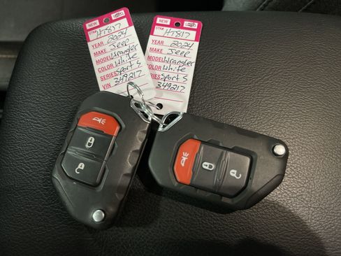 Used 2024 Jeep Wrangler Sport S image 25