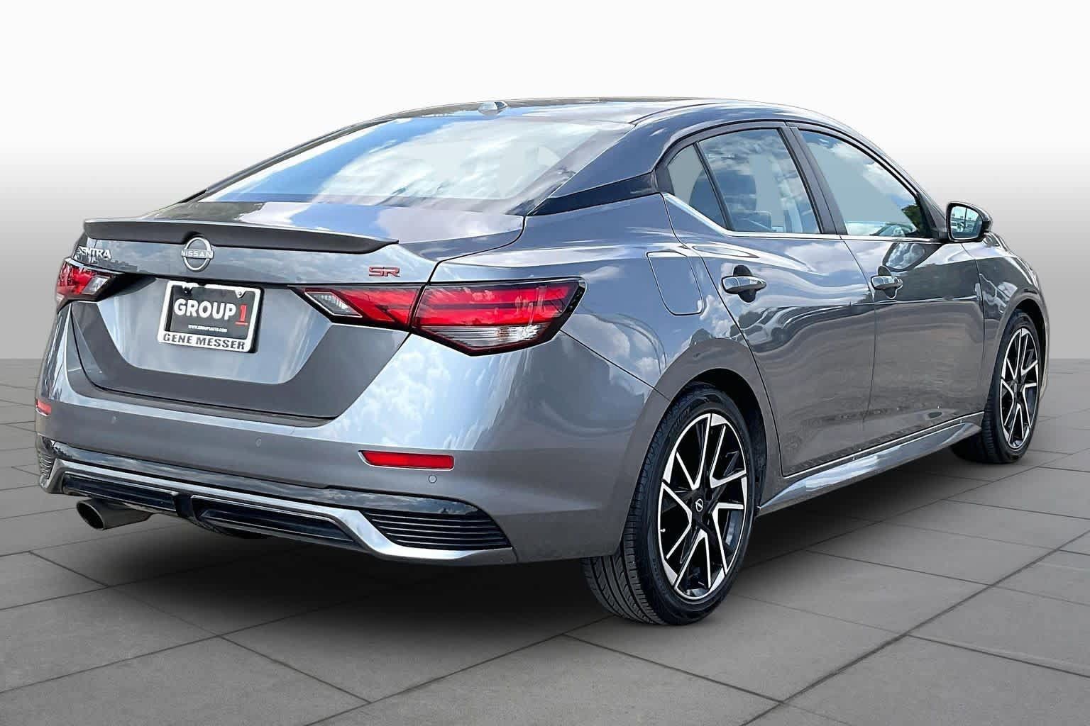 Used 2025 Nissan Sentra SR w/ SR Premium Package FWD image 12