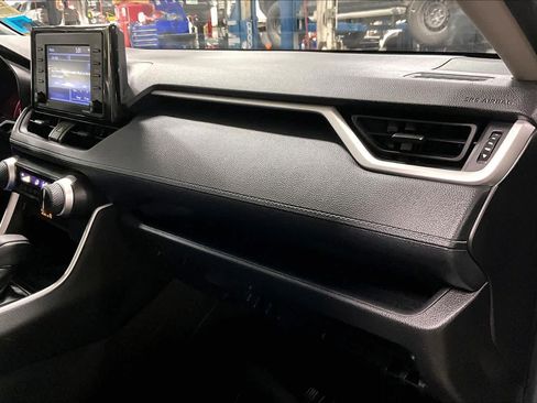 Used 2022 Toyota RAV4 LE image 16