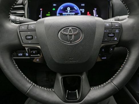 Used 2025 Toyota Camry SE w/ Convenience Package image 33