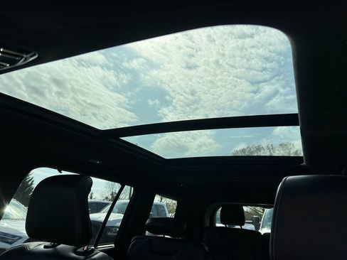 Used 2021 Jeep Grand Cherokee L Overland w/ Luxury Tech Group IV image 18