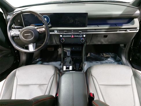 Certified 2025 Hyundai Santa Cruz Limited image 9